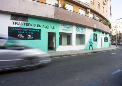 Fachada de Trastearte, alquiler de trasteros en Huelva en Avenida Alemania y calle Gran Capitán